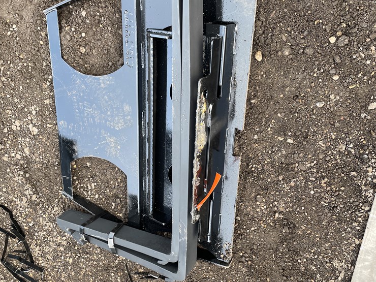 #1217-•-mini-skidsteer-pallet-forks-image-1