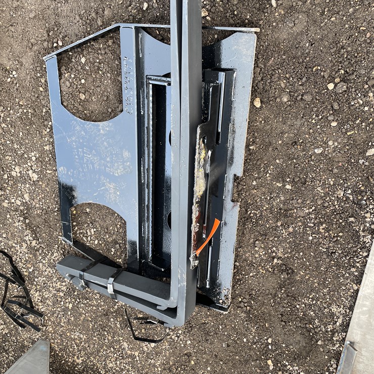 #1217 • Mini Skidsteer Pallet Forks