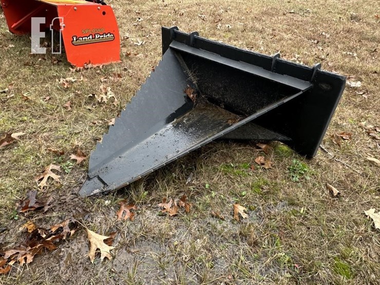 skid-steer-stump-bucket-image-1