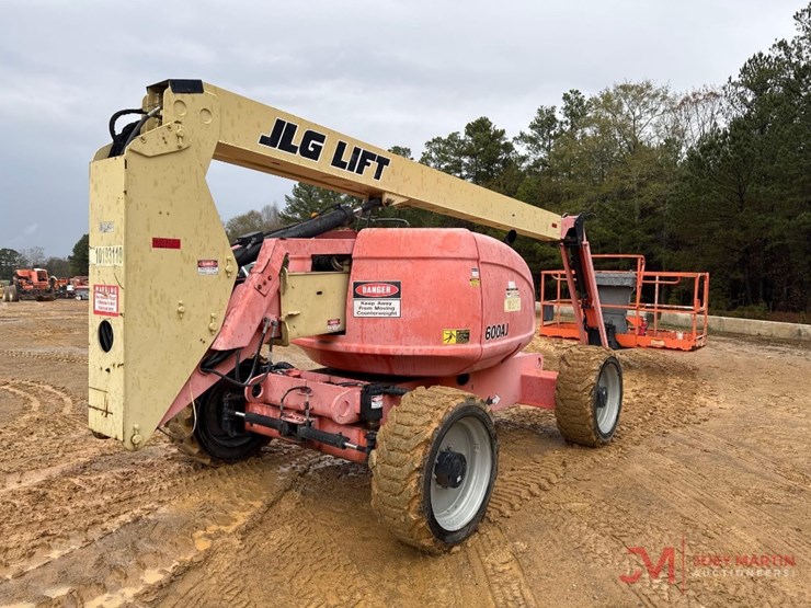 2013-jlg-600aj-image-3