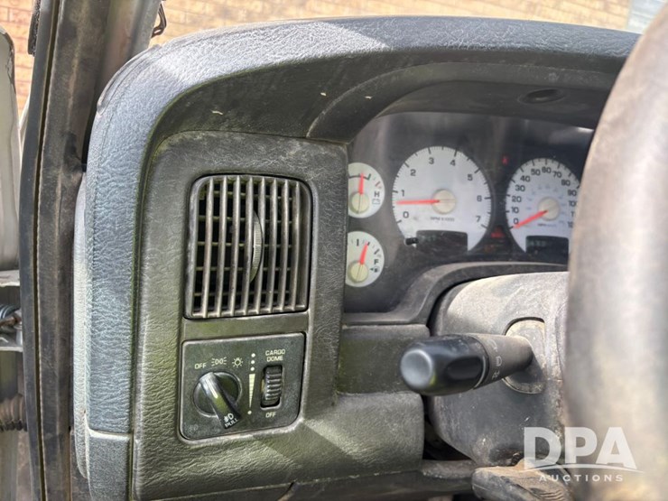 2004-dodge-2500-image-60