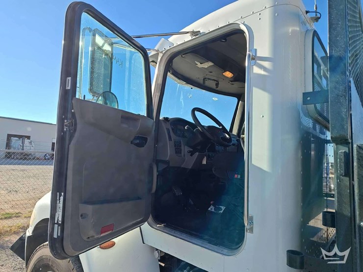 2015-peterbilt-348-image-26