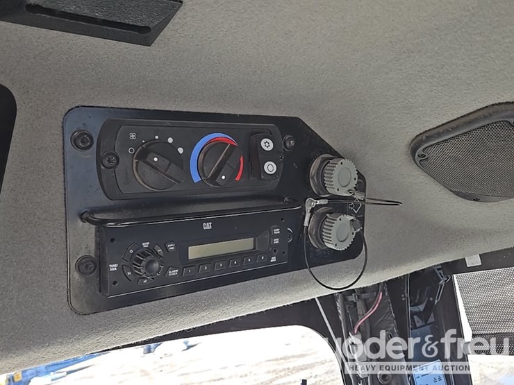 2016-caterpillar-120m2-image-217