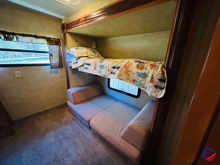 2011-keystone-hornet-platinum-31rbds-t/a-camper-trailer-image-100