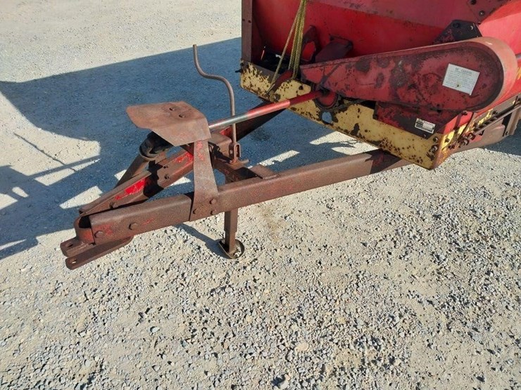 new-holland-325-image-6