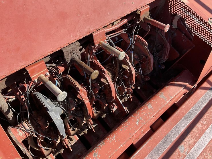 1980-hesston-4900-image-26