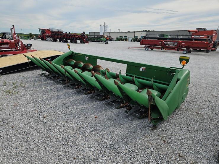 2017-john-deere-608c-image-1