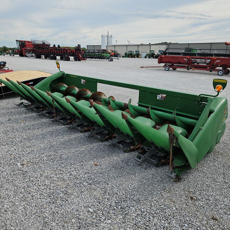 2017 JOHN DEERE 608C