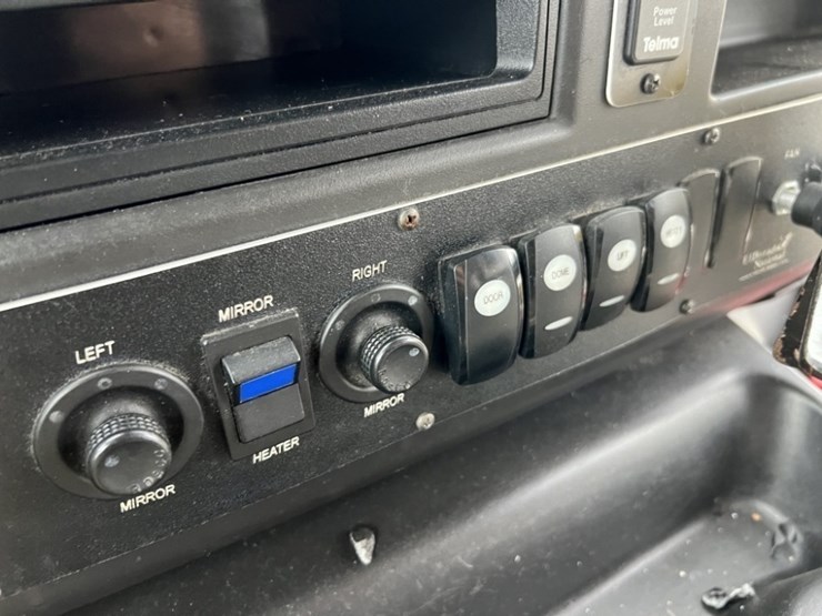 2014-chevrolet-express-paratransit-bus-image-31