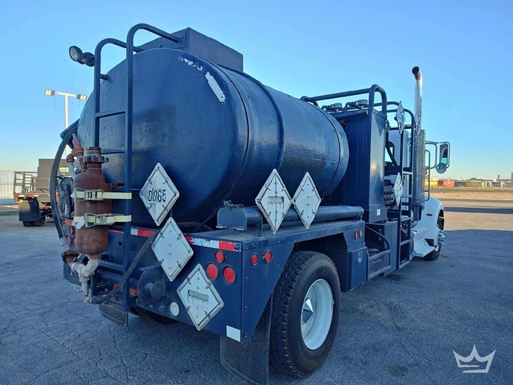 2016-peterbilt-337-image-12