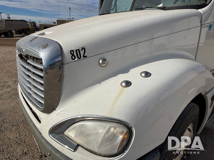 2006-freightliner-day-cab-truck-(gp12099,-unit-802)-image-19