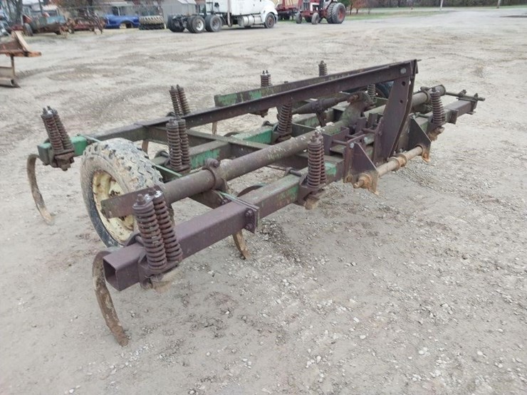 john-deere-12-image-3