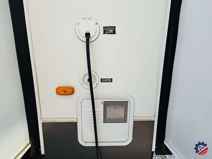 2011-keystone-hornet-platinum-31rbds-t/a-camper-trailer-image-57