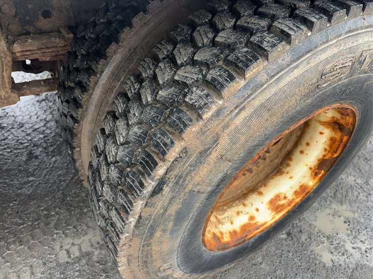 2012-hino-268-image-10