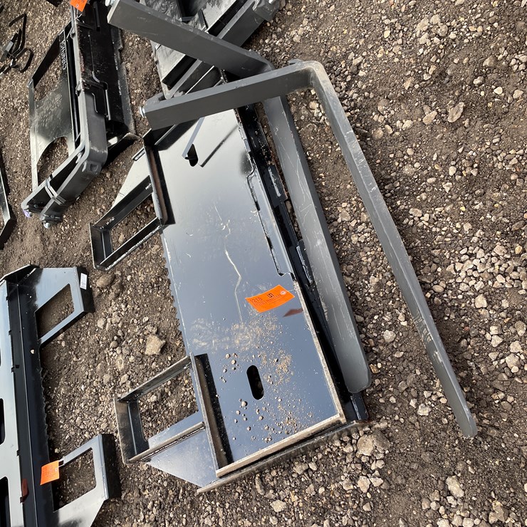 #1218 • Skidsteer Pallet Forks