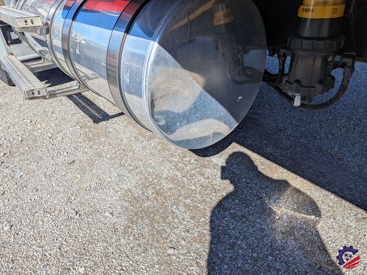 2016-mack-granite-gu713-image-37