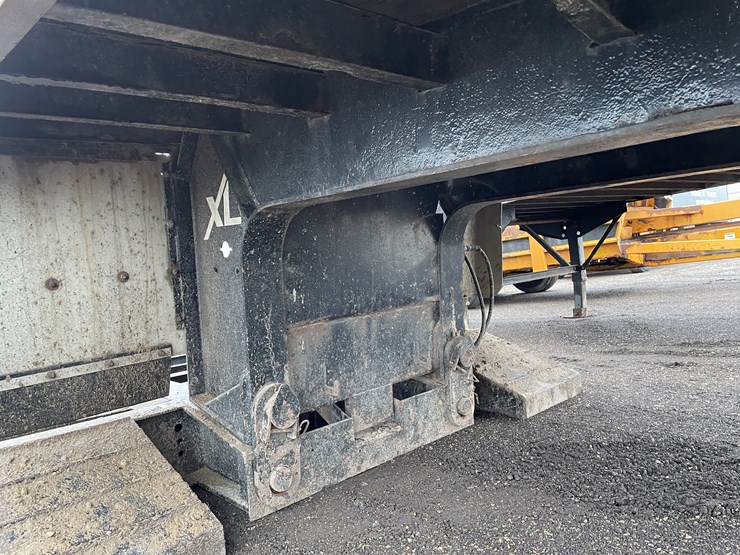 #1056-•-2005-xl60-specialized-38'-lowboy-trailer-(has-wi-title)-image-12