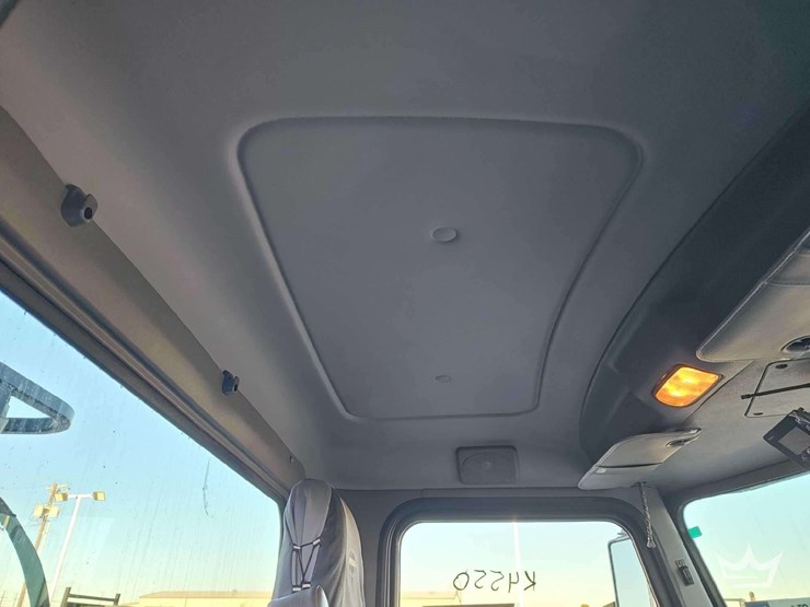 2016-peterbilt-337-image-40