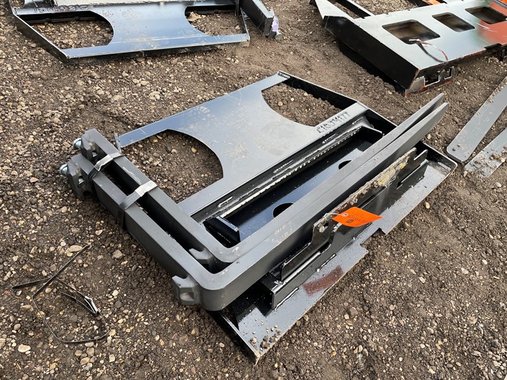 #1217-•-mini-skidsteer-pallet-forks-image-2