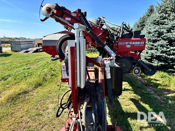2012-case-ih-1240-image-28