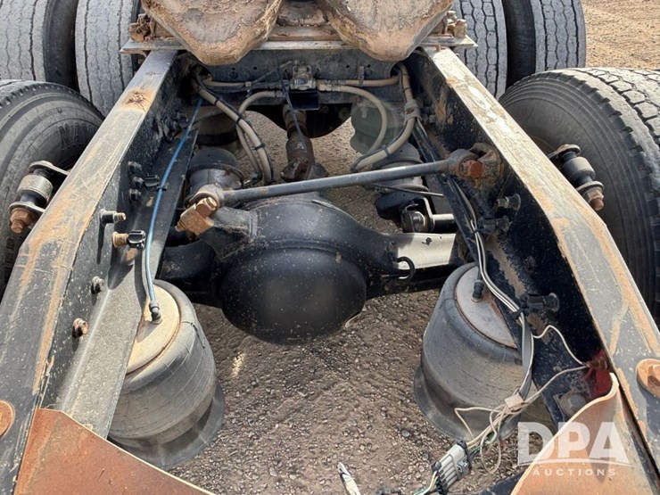 2006-freightliner-day-cab-truck-(gp12099,-unit-802)-image-36