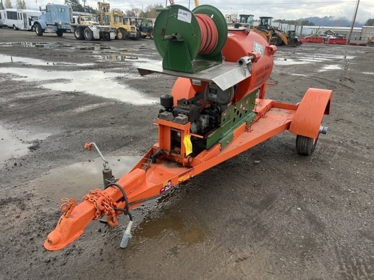 1966-rear's-towable-sprayer-image-1