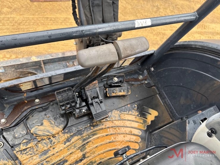 2020-deere-26g-image-15