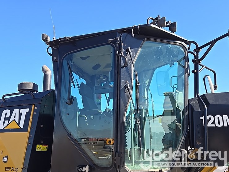 2016-caterpillar-120m2-image-210