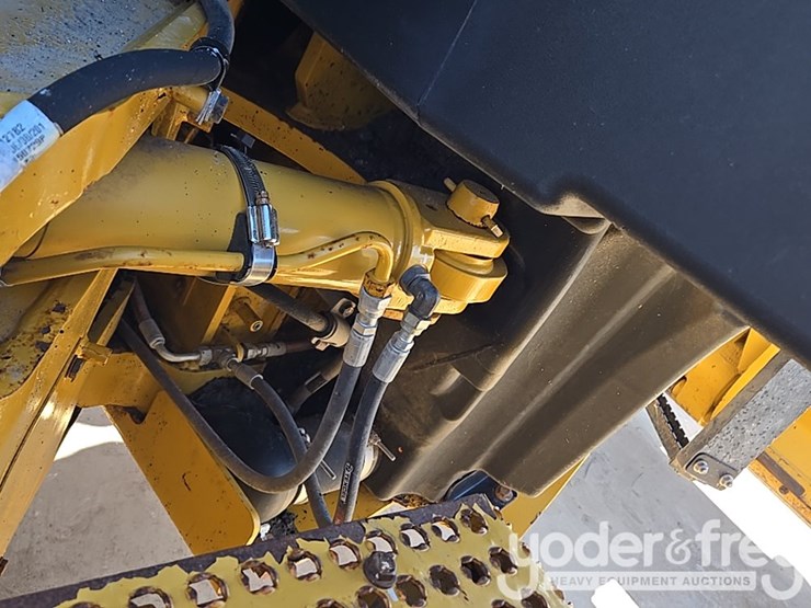 2016-caterpillar-120m2-image-101