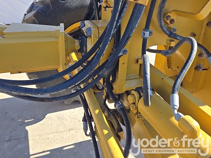 2016-caterpillar-120m2-image-118