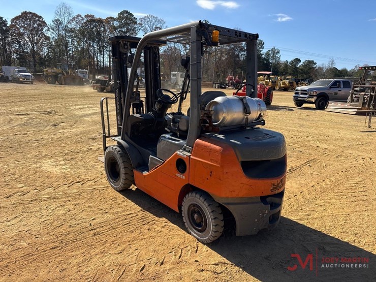 2001-toyota-8fgu25-image-3