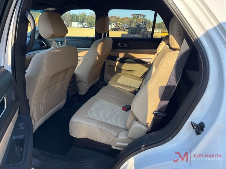 2016-ford-explorer-image-12
