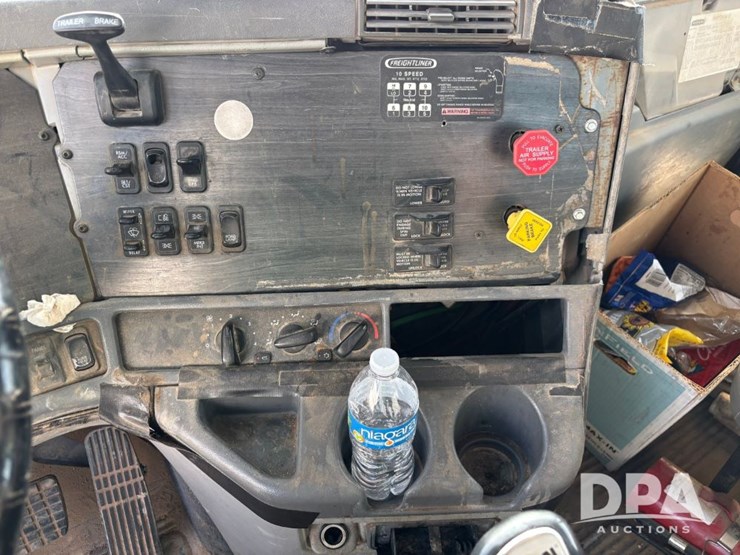 2006-freightliner-day-cab-truck-(gp12099,-unit-802)-image-80