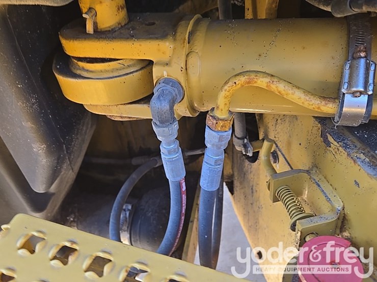 2016-caterpillar-120m2-image-90