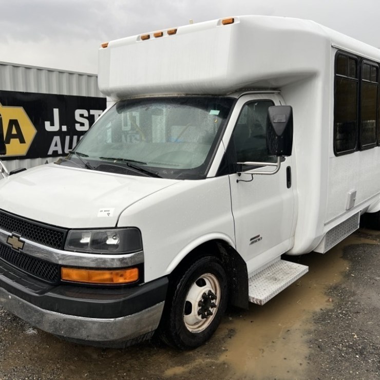 2014 Chevrolet Express Paratransit Bus