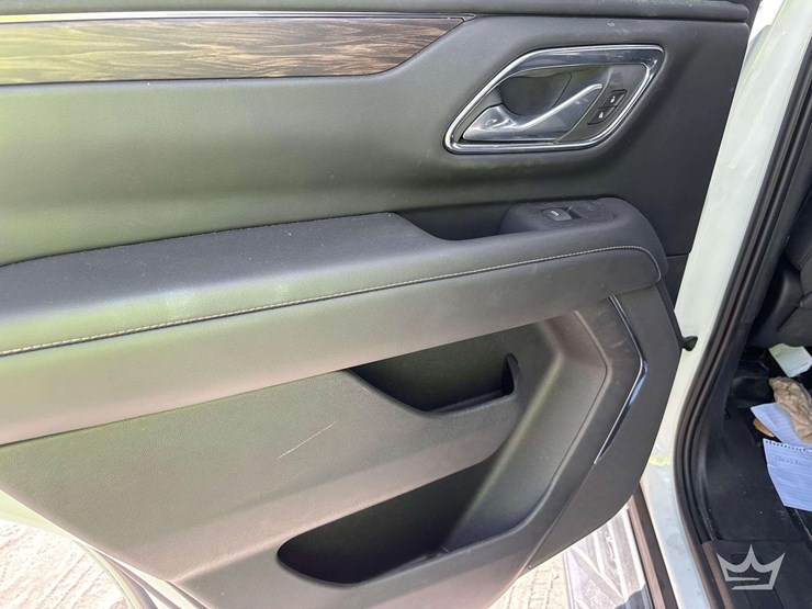 2023-chevrolet-tahoe-image-21