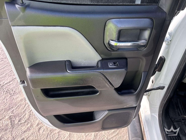 2018-chevrolet-3500-image-17