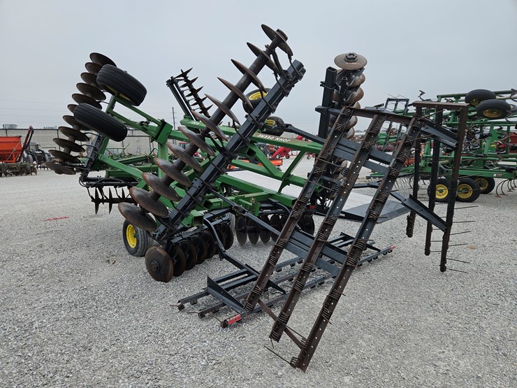 1990-john-deere-630-image-11