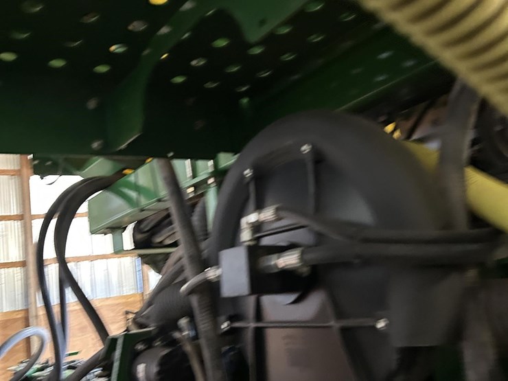 2014-john-deere-db60-image-56