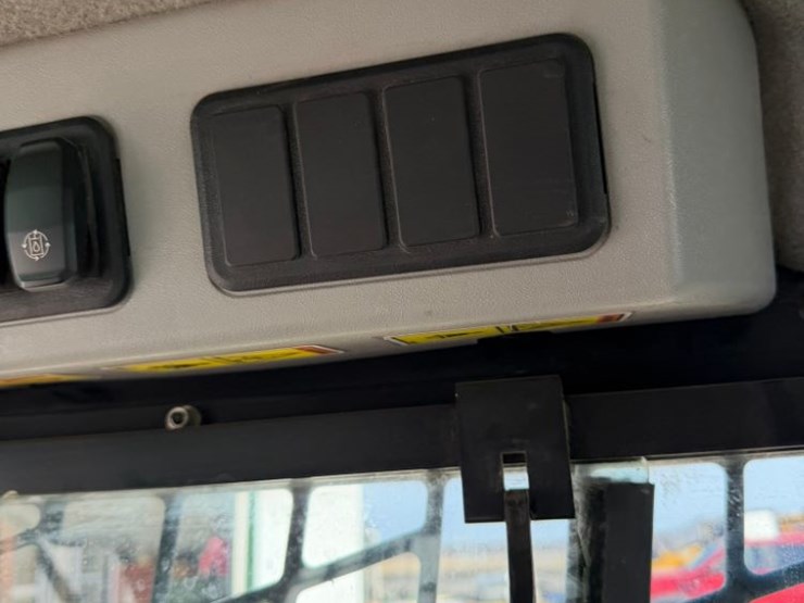 2022-caterpillar-279d3-image-70