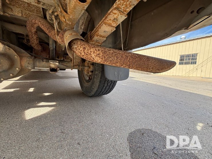 2004-dodge-2500-image-25