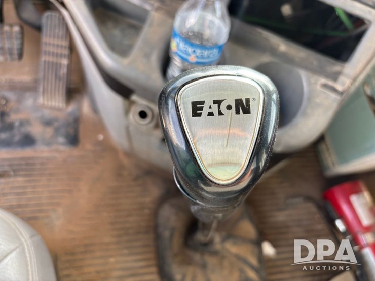 2006-freightliner-day-cab-truck-(gp12099,-unit-802)-image-77