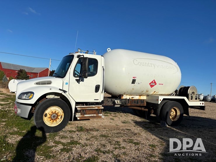 2005-freightliner-business-class-lp-bobtail-truck-(dr12590-unit-6501)-image-2