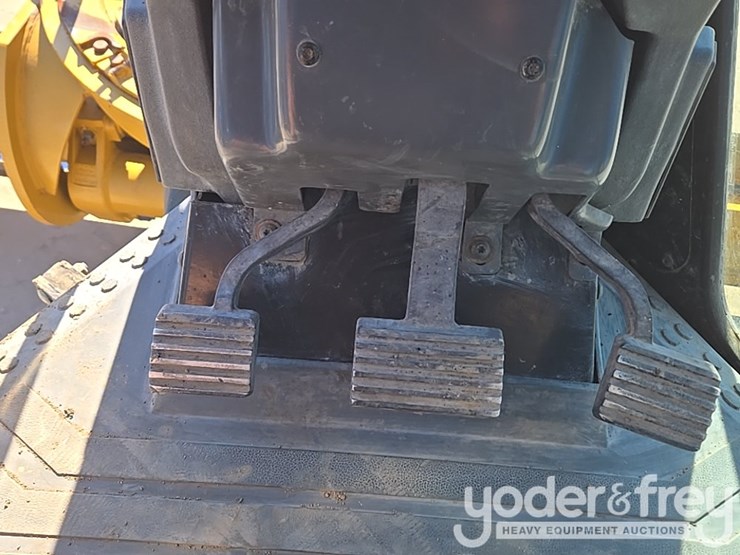 2016-caterpillar-120m2-image-239