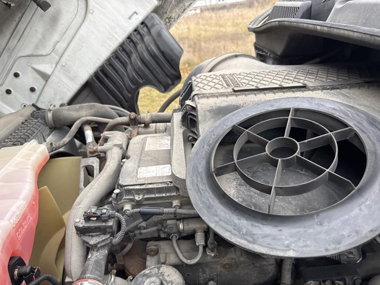 #1481-•-2015-freightliner-cascadia-day-cab-truck-tractor-image-45