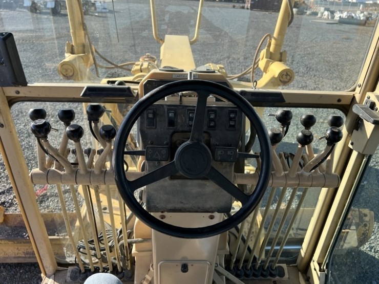 2006-caterpillar-160h-image-36