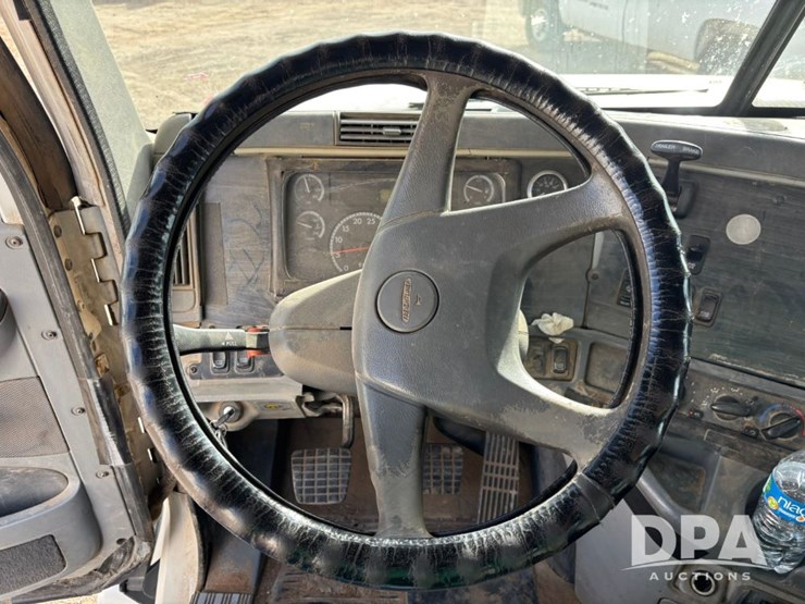 2006-freightliner-day-cab-truck-(gp12099,-unit-802)-image-81