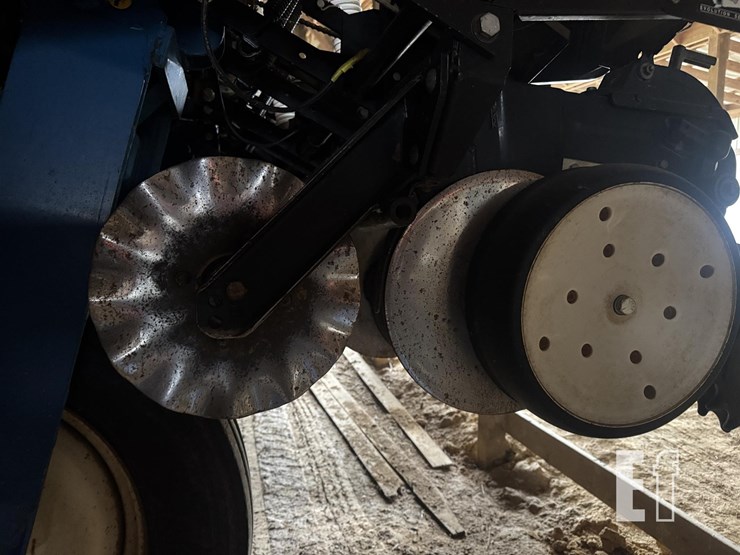 2009-kinze-3700sds-image-5