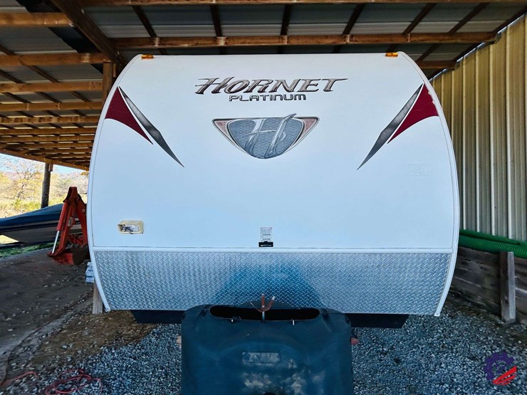 2011-keystone-hornet-platinum-31rbds-t/a-camper-trailer-image-18
