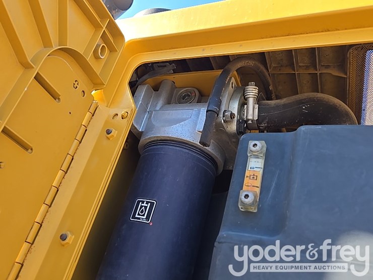 2016-caterpillar-120m2-image-156